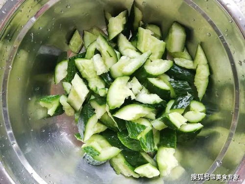 黄瓜怎么做好吃 黄瓜怎么做好吃又简单家常的做法视频  第2张